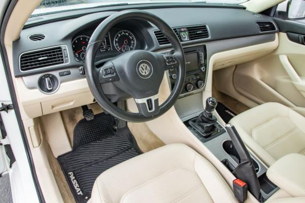 Used 2014 VOLKSWAGEN PASSAT SE SE