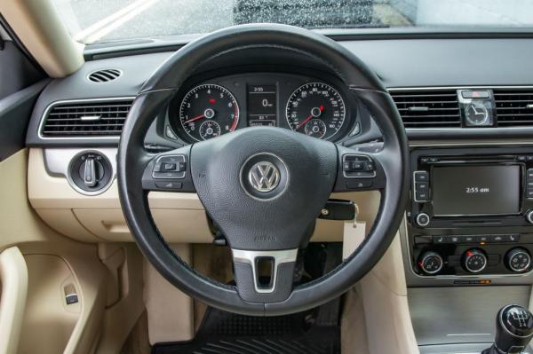 Used 2014 VOLKSWAGEN PASSAT SE SE