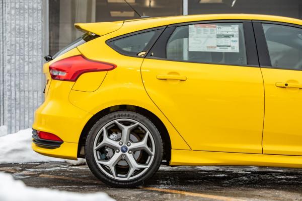 Used 2017 FORD FOCUS ST ST