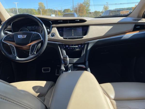 Used 2017 CADILLAC XT5 PLATINUM