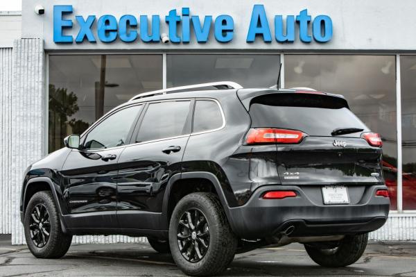 Used 2016 JEEP CHEROKEE LATITUDE