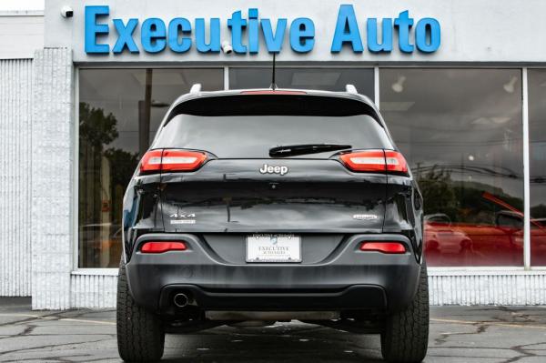 Used 2016 JEEP CHEROKEE LATITUDE