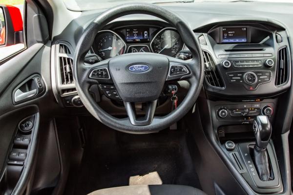 Used 2015 FORD FOCUS SE