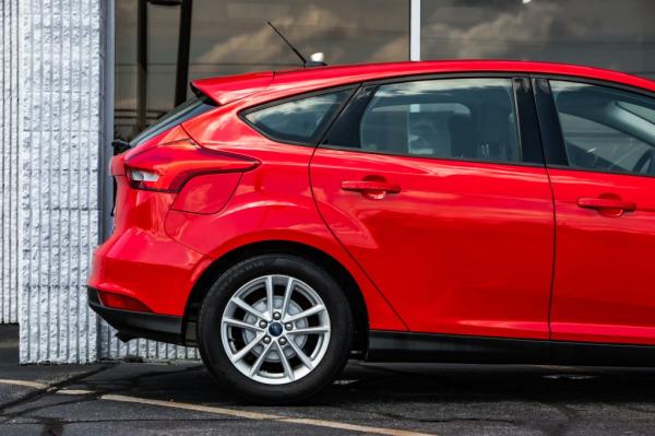 Used 2015 FORD FOCUS SE