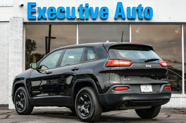 Used 2016 JEEP CHEROKEE SPORT