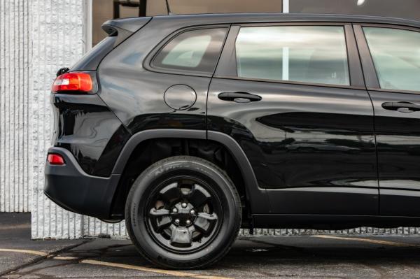 Used 2016 JEEP CHEROKEE SPORT