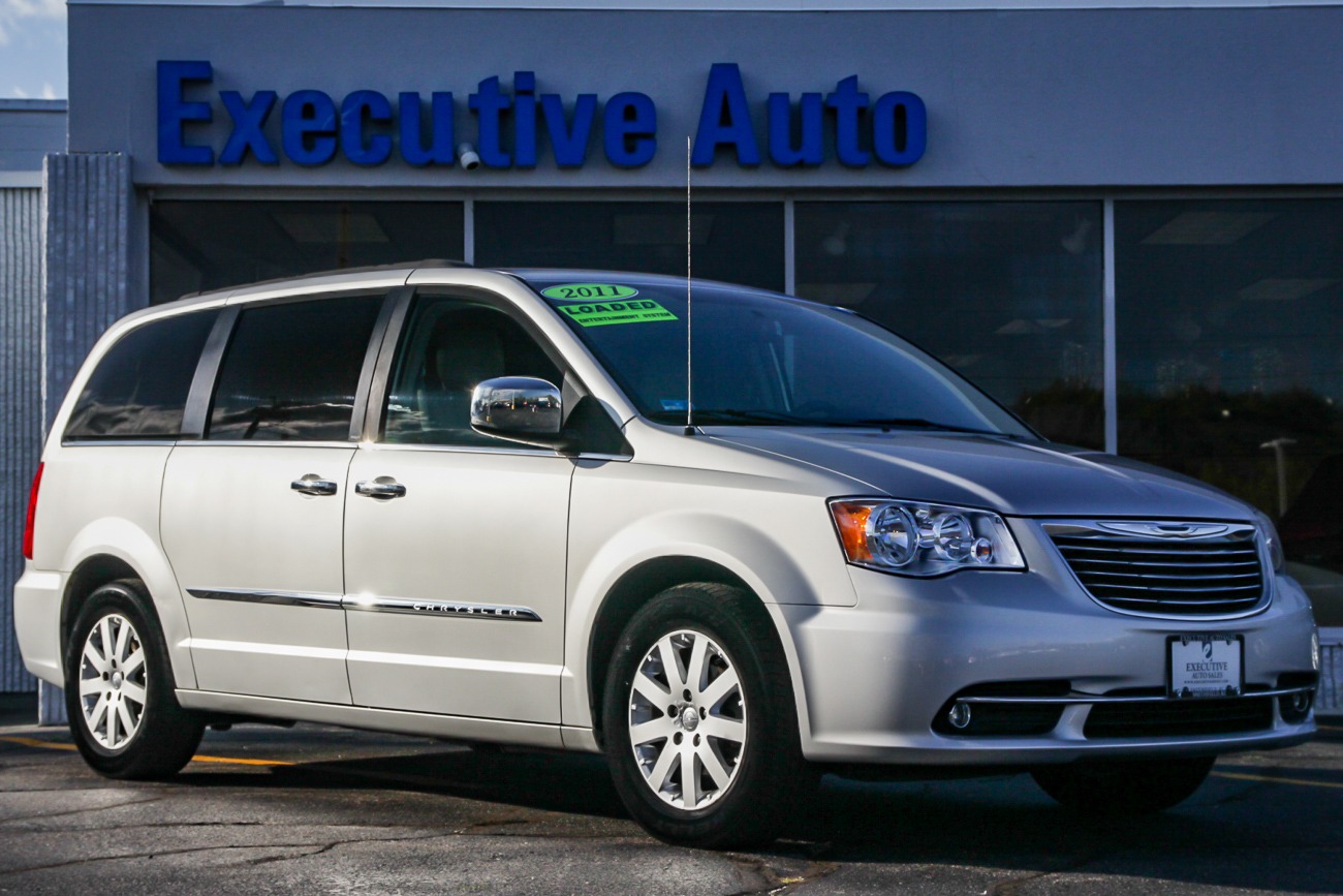 Used-2011-CHRYSLER-TOWN-&-COUNTRY-TOURING-L-For-Sale-...