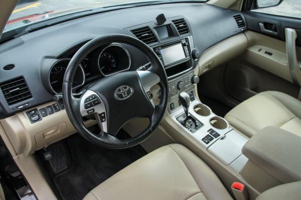 Used 2013 Toyota HIGHLANDER SE BASE