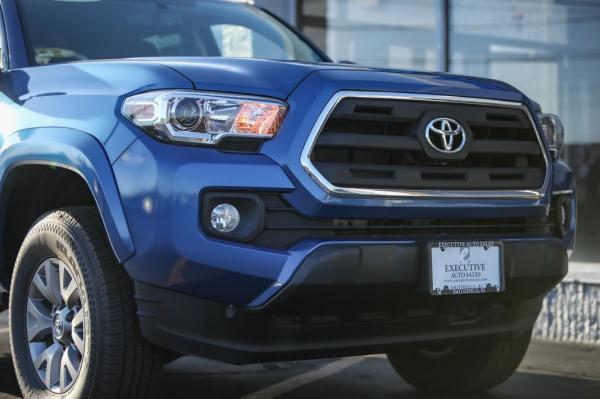 Used 2017 Toyota TACOMA DOUBLE CAB